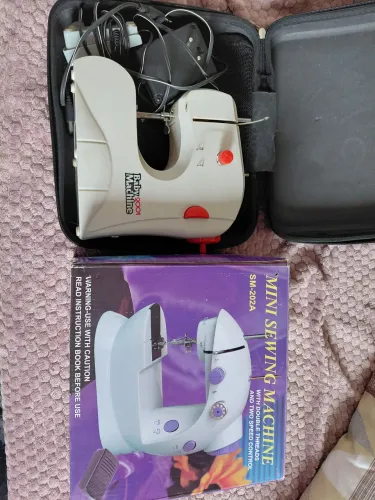 Vendo máquina de costura portátil são duas 50 cada uma