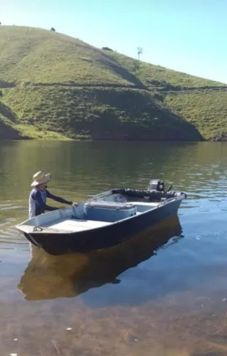 Barco, motor e carretinha troco por moto 