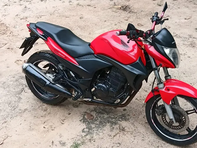 MOTO CB 300R EM DIAS!MAIS CAPACETE.LER DESCRIÇÃO