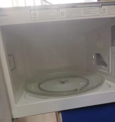 Vendo microondas espelhado mideia 20L 127v