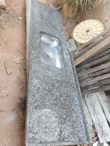 Pia de granito cinza 198x55 falta só um pedaço do encosto de parede totalmente boa