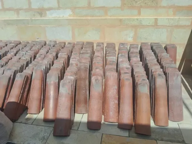 Telhas de cerâmica para construção - Unidade R$0,30