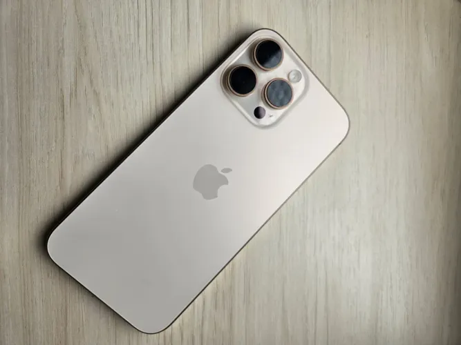 Iphone 16 pro max (256GB)- 89% bateria, perfeito estado.