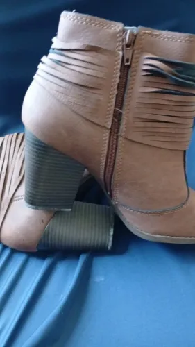 Bota de couro nova