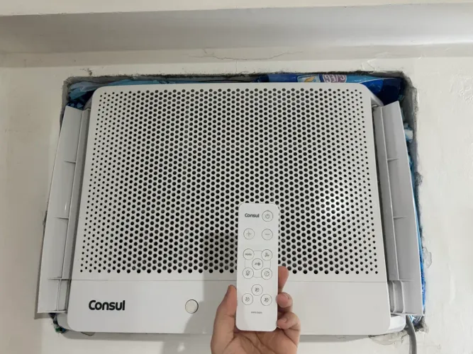 Ar condicionado Janela Cônsul 7.500 btus c/ controle remoto