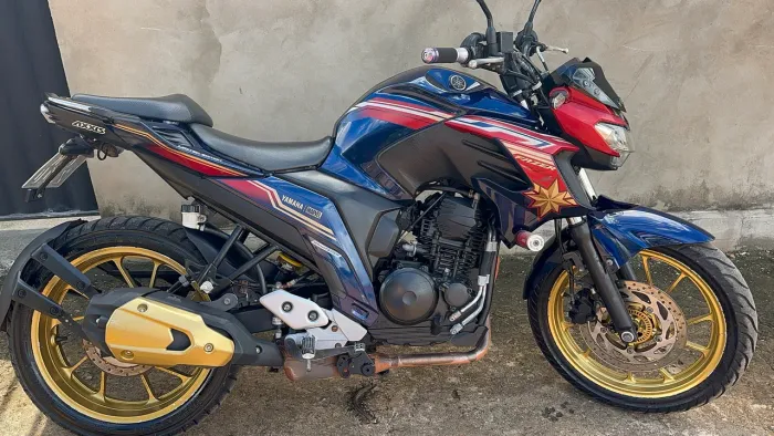 Fazer 250 capitã marvel