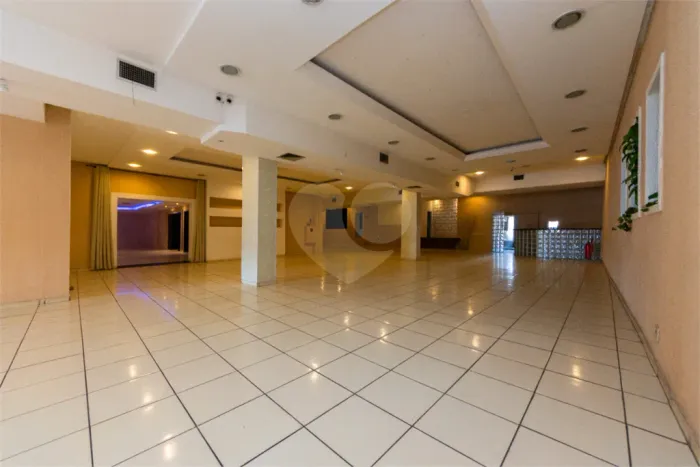 Salão Comercial à venda ou para locação em Vila carrão - SP