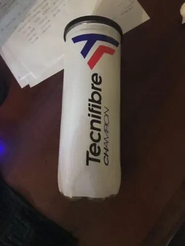 Tubo de bolas de tênis
