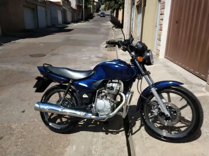 Cg Titan 125 com partida elétrica e rodas de liga