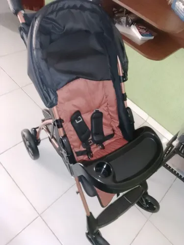 Vendo carrinho de bebê 1 mês de uso