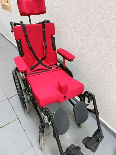 Cadeira de rodas pouco uso