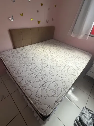 Cama Queen pra vender logo
