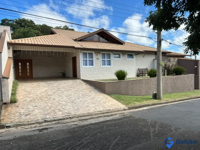 Casa à venda em condomínio fechado no Bairro Caxambu em Jundiaí - SP