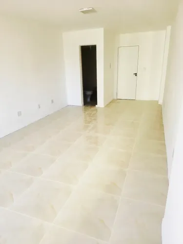 Sala reformada aluguel e venda tem 31 metros quadrados com 1 quarto em Meireles - Fortalez