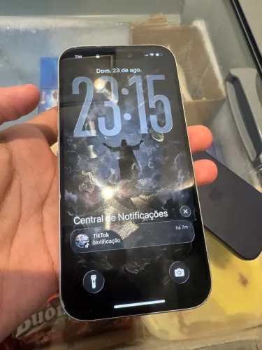 Vendo iPhone 16 com pouco detalhes