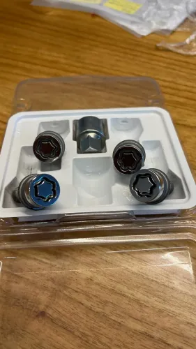 Parafusos antifurto para rodas da linha Jeep e Fiat