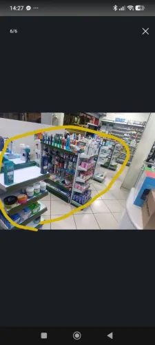 frente de farmacia ,completa,04 gondulas,05 vitrine de vidros,04 bancao de atendimento.