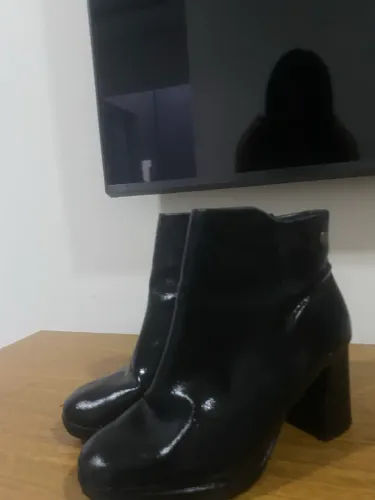 Duo de Botas Pretas Estilosas (Salto Alto + Coturno Cadarço)