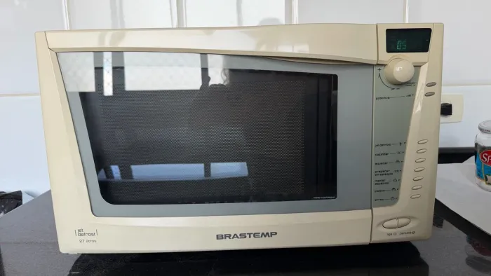 Microondas em perfeito estado de funcionamento