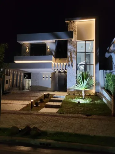 Sobrado 4 quartos, 207 m2 com piscina, Parque Tauá - Araçari