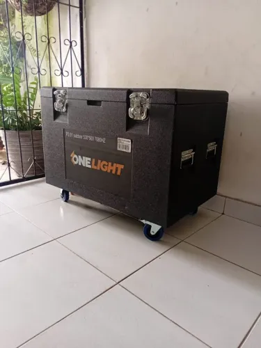 Vendo caixa de transporte case nova 