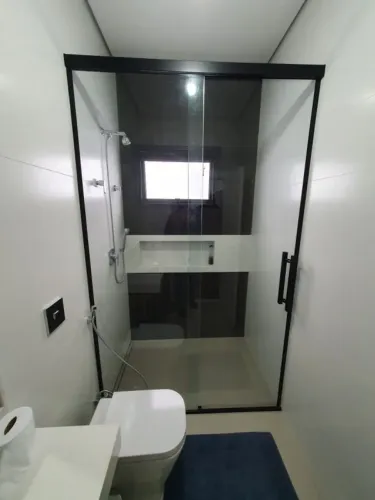 Box de vidro grátis prateleira 800 reais