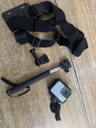 GoPro HERO7 White + Cartão 128GB + Bastão + Peitoral + Acessórios