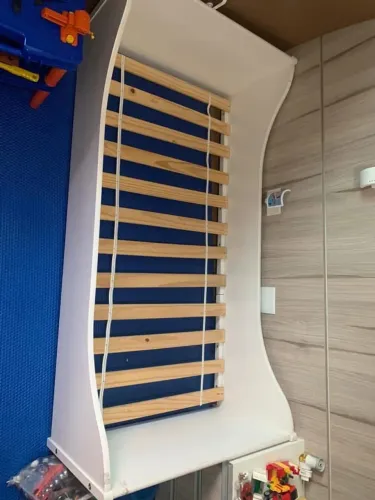 Cama infantil montessoriana Tok Stock