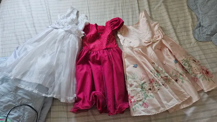 Lote de 3 vestidos de festa infantil tamanho 4