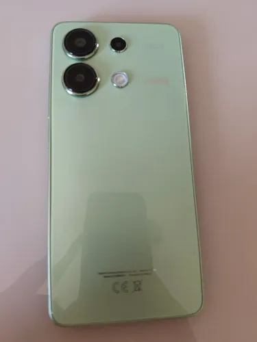 Verdo celular em ótimo estado de conservação.