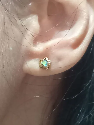 Brinco de flor infantil 