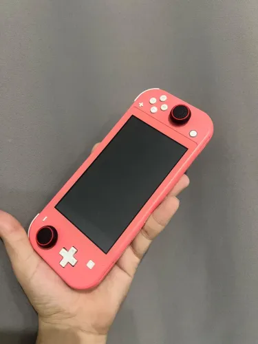 NINTENDO SWITCH LITE CORAL DESBLOQUEADO + 256GB + CARREGADOR + JOGOS | ACEITO TROCA