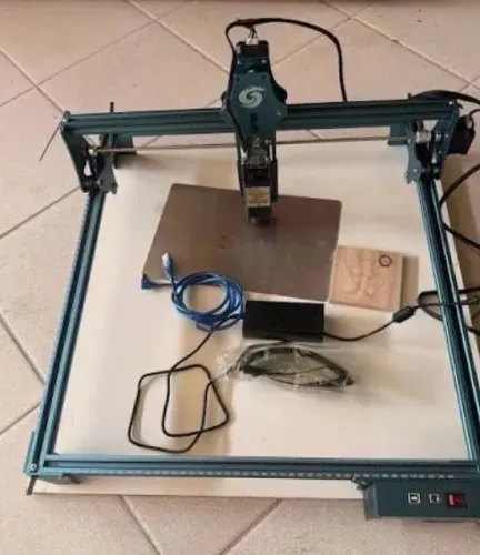 Máquina de corte e gravação à laser