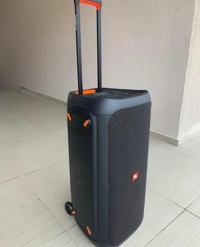 Caixa JBL Partybox 310 bateria longa duração analiso troca!