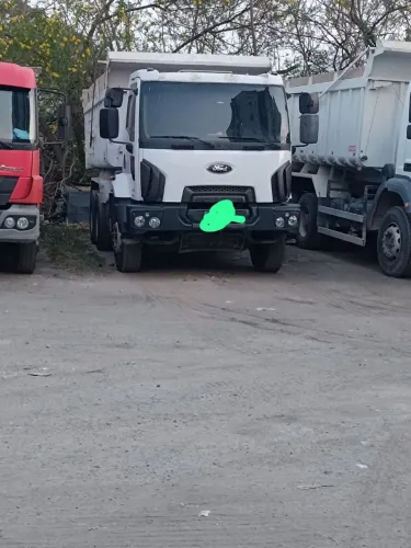 Caminhão Basculante