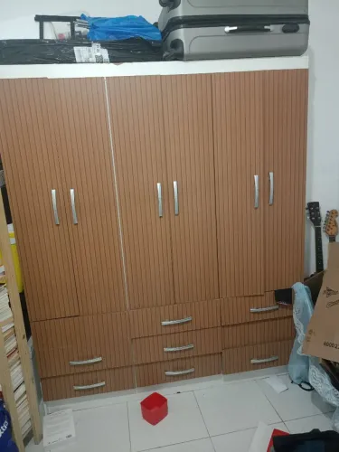 Guarda roupas básico 6 portas 9 gavetas
