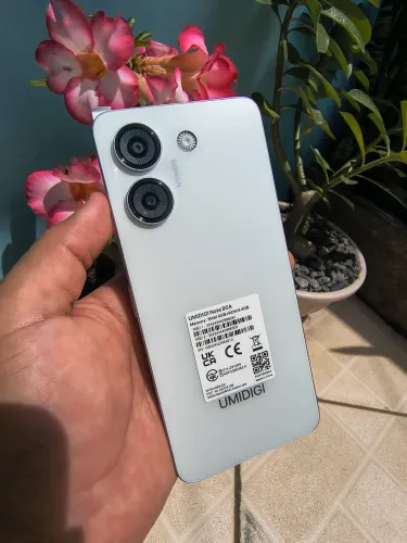 Celular na caixa 4-64