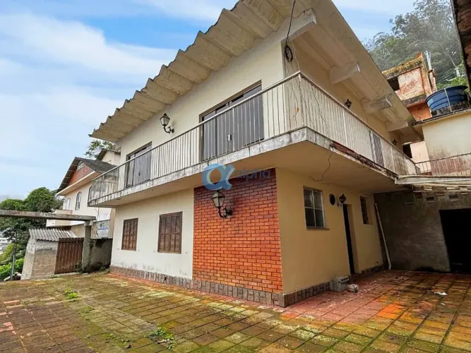 Casa a venda em Local Nobre no Valparaíso - Petrópolis/RJ