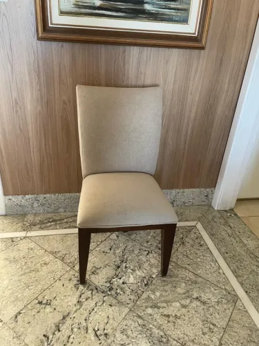 Conjunto de cadeiras de madeira