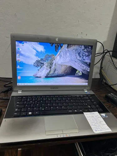 Notebook Samsung RV411 (Intel i5 - 1 geração / 4GB RAM / 500GB HD) pronto pra uso