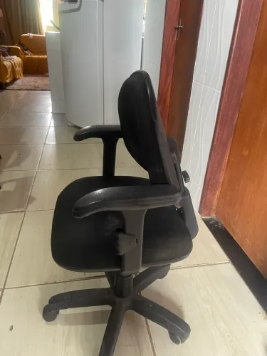 Cadeira de Escritório Giratória Ergonômica com Regulagem de Altura