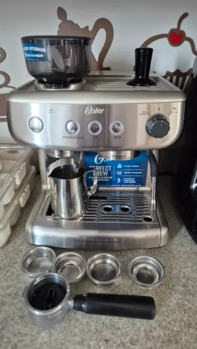 Cafeteira Oster Perfec Brew semi nova - 220v