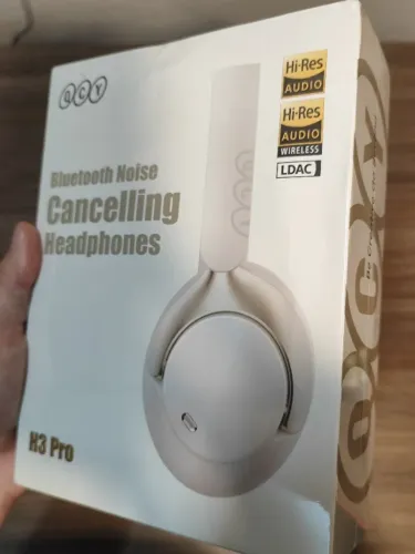 Fone Headset QCY H3 PRO Branco Bluetooth e com cancelamento de ruído -50 ANC