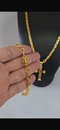 Cordão + pulseir em modelo cadeado banhado a ouro 18k
