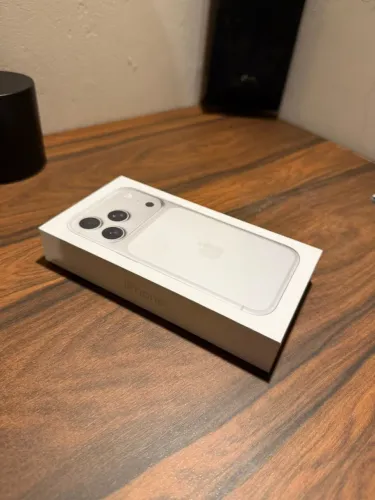 IPHONE 17 PRO LACRADO 256GB BRANCO/PRATA