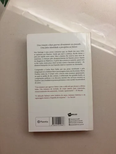 Livro O tempo entre Costuras por María Dueñas