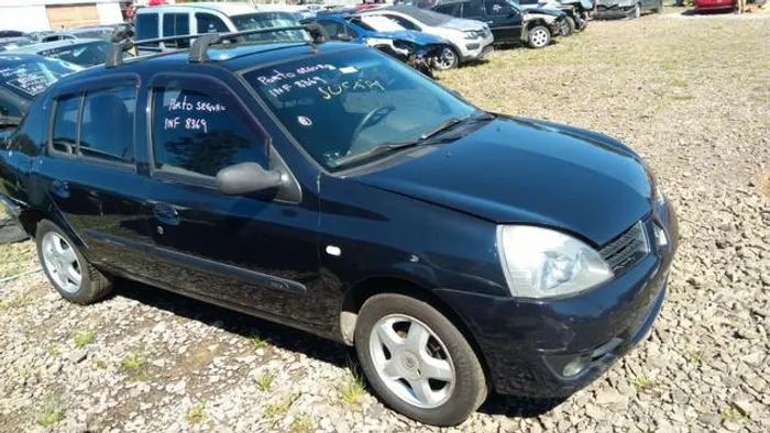 Porta dianteira direita Clio sedan 1.0 2006 original sem acessórios