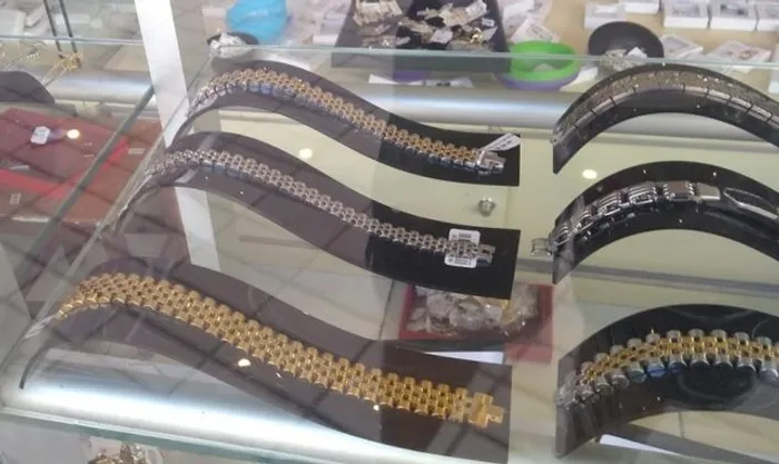 Expositor para pulseiras, cordões ou colares em acrílico