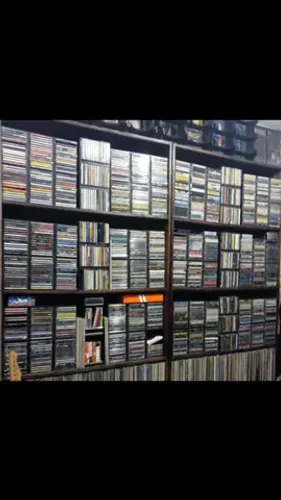 Centenas de CDs: mpb, sambas, bregas, sertanejos, forros, instrumentais, 