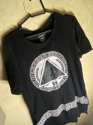 Camisa preta do illuminati